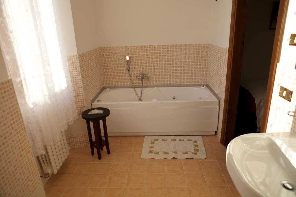 מלון Marsia Agriturismo La Rocca חדר תמונה