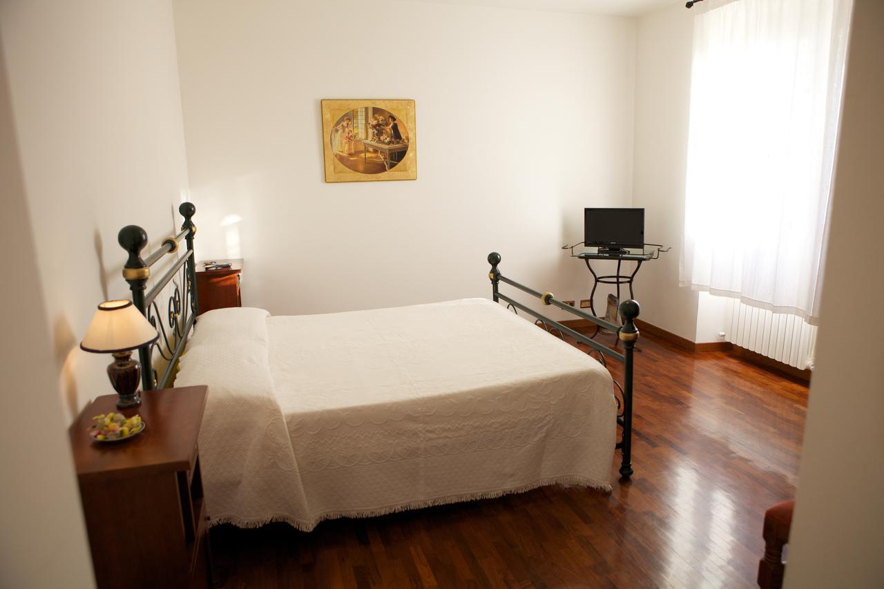 מלון Marsia Agriturismo La Rocca חדר תמונה